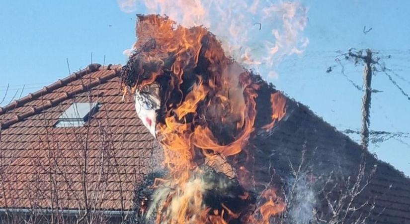 A diákgondok tarisznyába kerültek, a jelmezesek kávégépnek, esőfelhőnek öltöztek