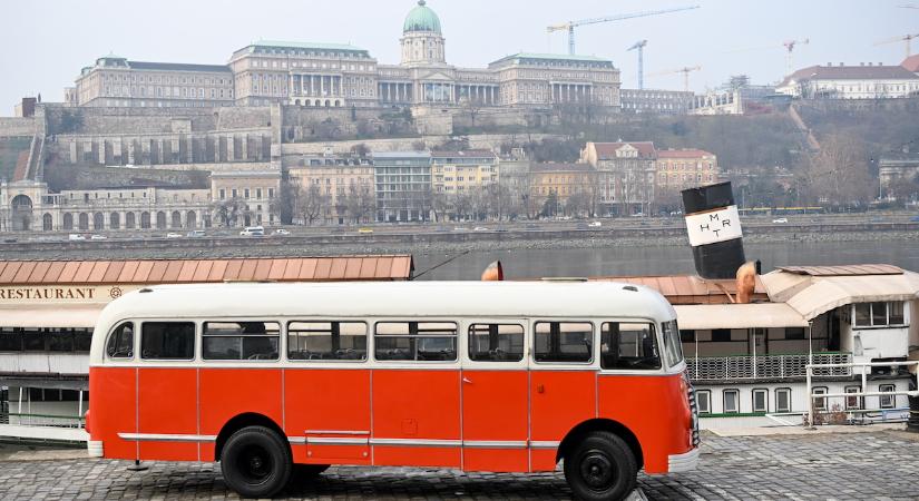 Ikarus 30-as autóbusszal bővítette gyűjteményét a Közlekedési Múzeum