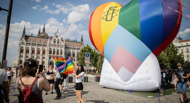 Pride-ügyben üzentek Orbán Viktornak, Gulyás Gergelynek és Lázár Jánosnak