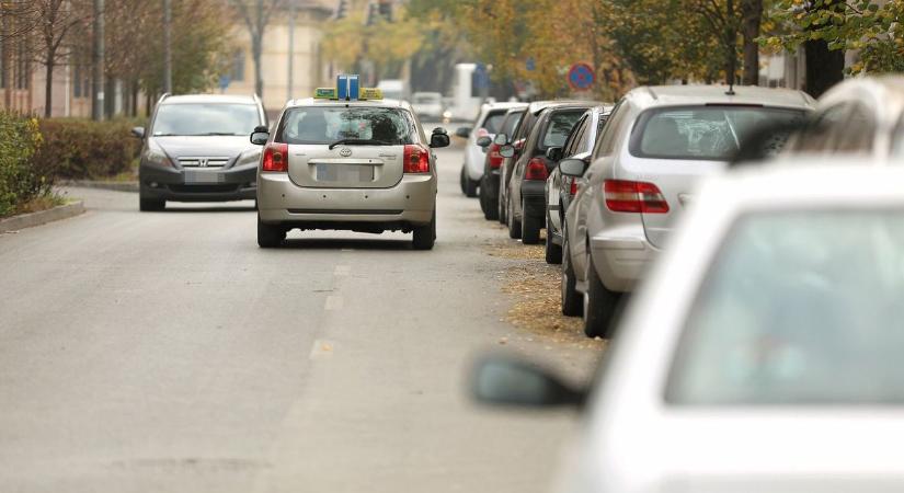 Ide kevés az érvényes parkolójegy, zsebbenyúlós lehet, ha nem figyelünk