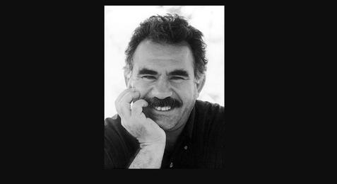 A beörtönzött kurd vezér, Abdullah Öcalan fegyverletételre szólította fel az általa alapított PKK-t