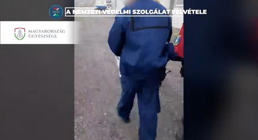 Megérte azt a 30 ezer forintot? Ezt tették a korrupt börtönőrrel Debrecenben – videóval