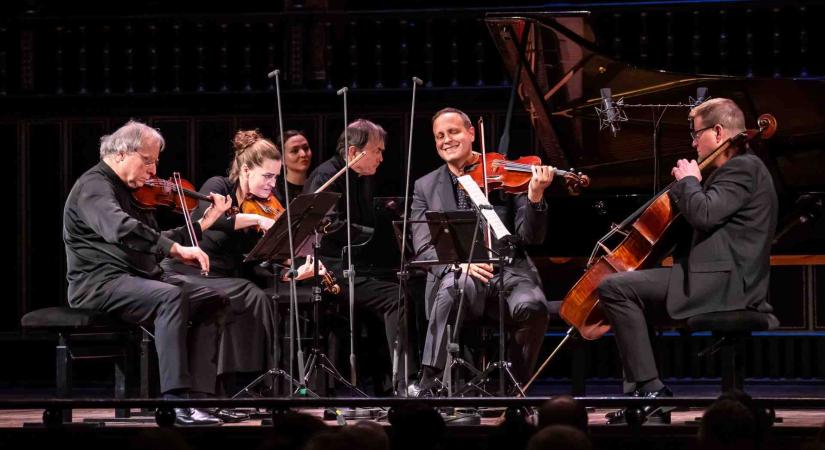 KAPCSOLATOK Bartók, Schönberg, Brahms / Pierre-Laurent Aimard és a Concerto Budapest tagjainak kamarakoncertje a Zeneakadémián