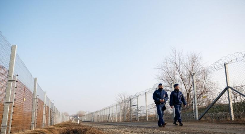 Több mint húsz migráns jutott be az országba – elkapták őket