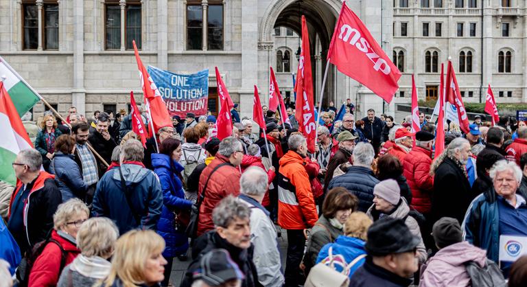 Kilépett az MSZP-ből a rasszista megjegyzéseket tevő újbudai képviselő