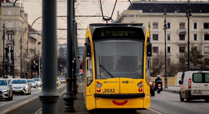 Megbénulhat a főváros: nem közlekedik a 4-es és a 6-os villamos