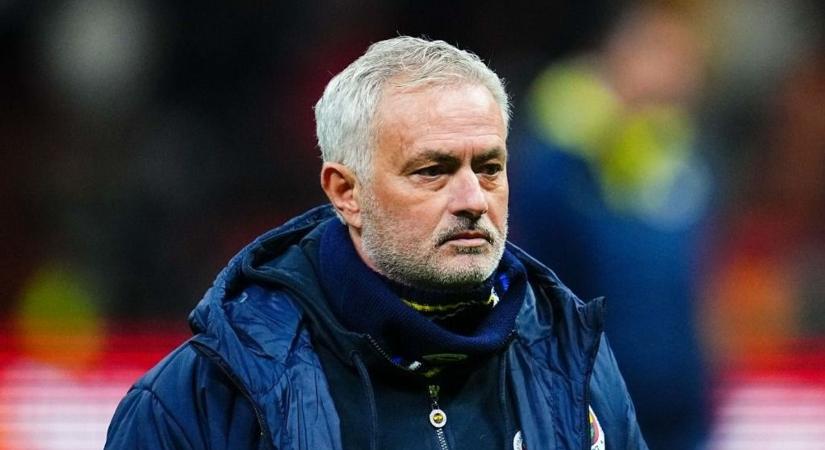 Hiába védték meg, Mourinho nagyon súlyos büntetést kapott