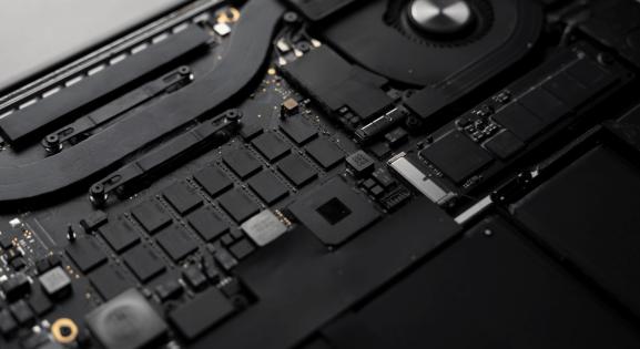 A hőmérséklet hatása a laptop akksira: Hogyan védd meg a túlmelegedéstől?