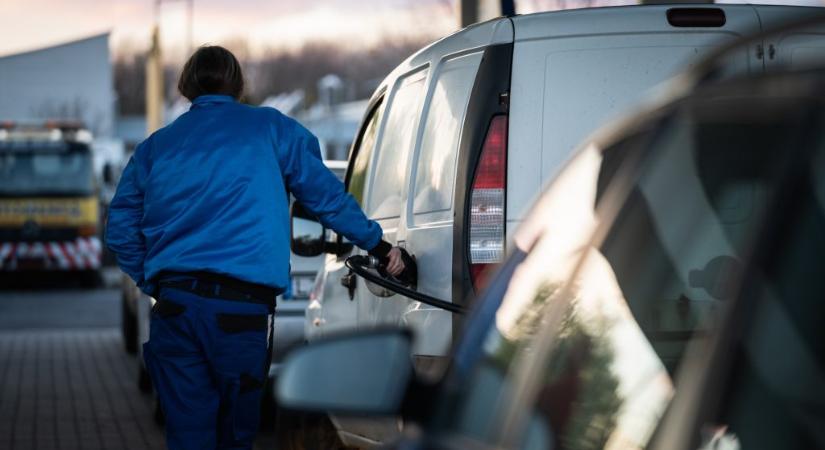 Nagyot zuhan az üzemanyagok ára a hétvégén