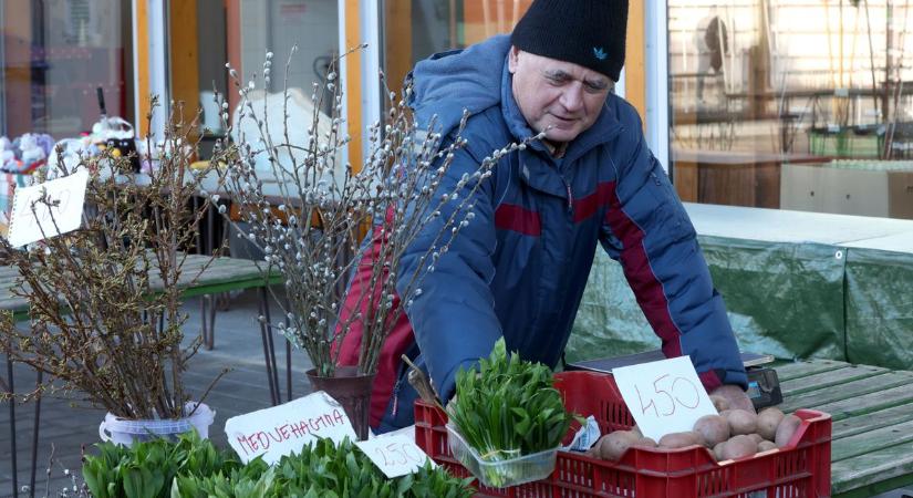 Most már biztos, itt a tavasz: megjelent a piacon a medvehagyma