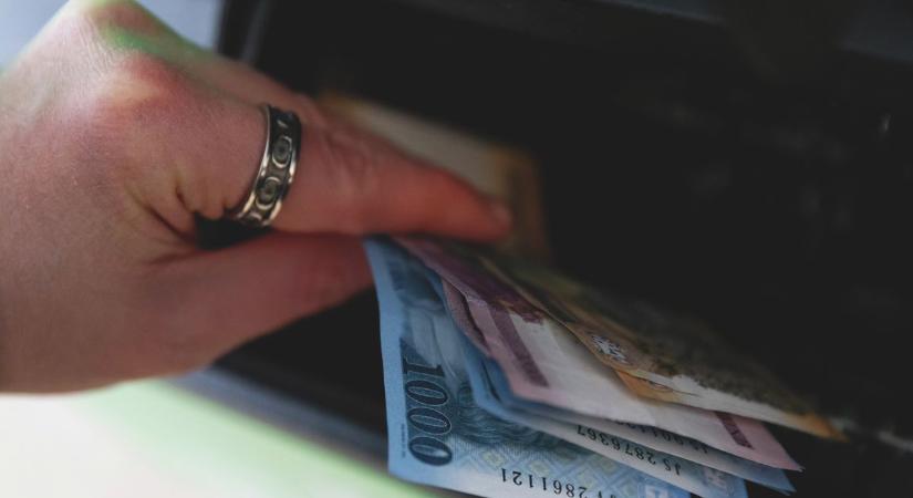 Becsapott a bankautomata egy nyugdíjast