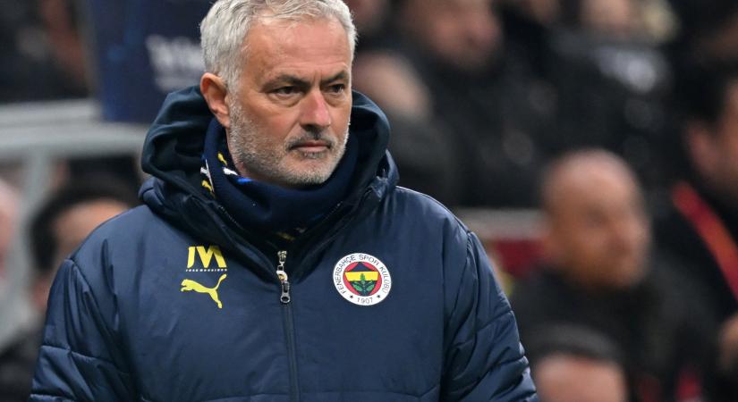 Mourinho nem úszta meg az eltiltást, miután bement a játékvezetők öltözőjébe