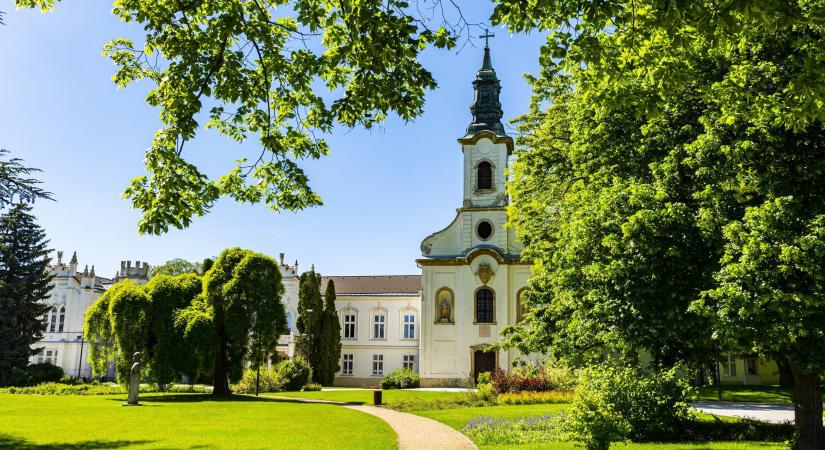 Kincseket őrző csodavároska Budapest szomszédságában – Martonvásárt látni kell