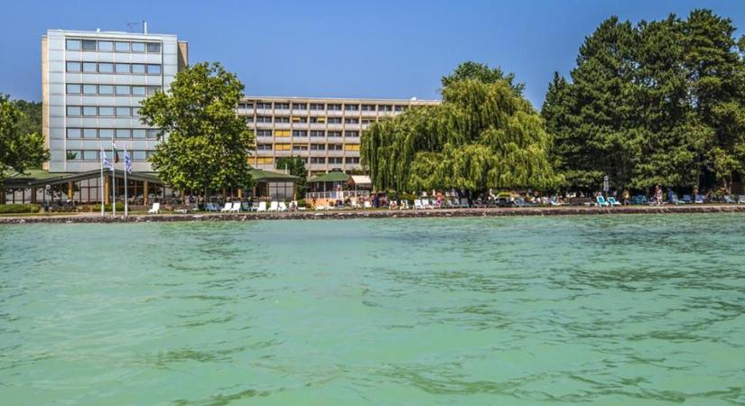 Jó ár-érték arányú 4*-os wellnesshotel a Balatonparton! 6 év alatt egy gyermek ingyenes!