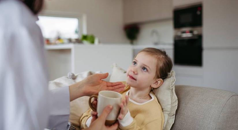 Mennyit igyon a gyerek, ha beteg? A szakemberek válasza