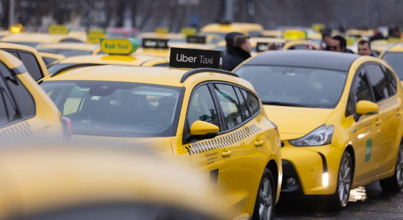 Tarifaemelésről tárgyaltak a taxis szervezetek a fővárossal