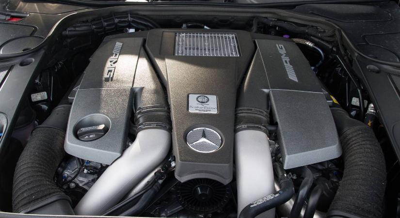 Nem fogynak az elektromos modellek, újra V8-as motort fejleszt a Mercedes