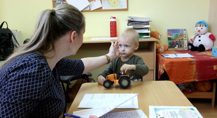 Már beszélni is alig tudnak a gyerekek, segíthet az ingyenes vizsgálat