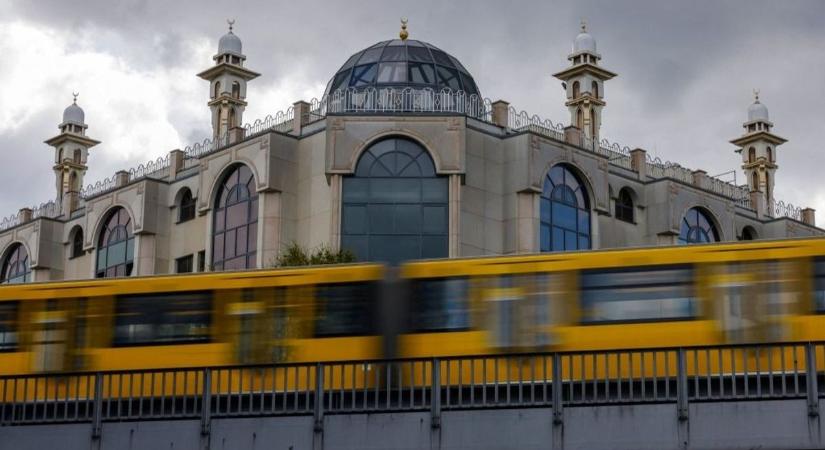 Berlin egyik kerületében a városvezetés „ramadáni fényeket” rakott fel