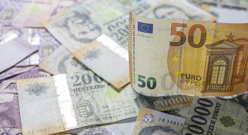 Ismét 400 forint alatt az euró