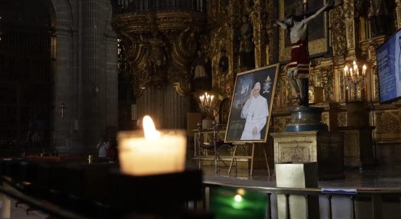 Hörgőgörcse után újabb hírek érkeztek Ferenc pápa állapotáról