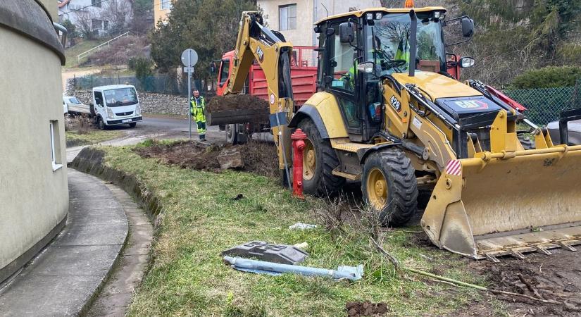 Újabb fordulat: elvették a parkolójukat, büntették őket, most nyertek