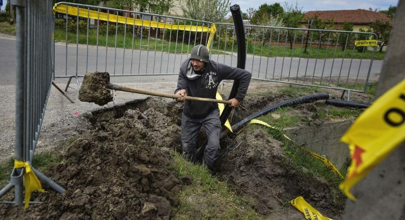 Figyelmesen közlekedj: megkezdődtek az ároképítési munkálatok