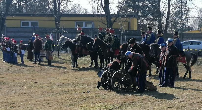 Dörgött az ágyú, csattogott a kard a kápolnai csatamezőn