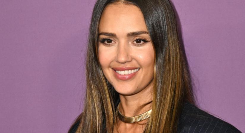 Jessica Alba új fotóiról beszél most mindenki, hatalmas átalakuláson megy át a színésznő