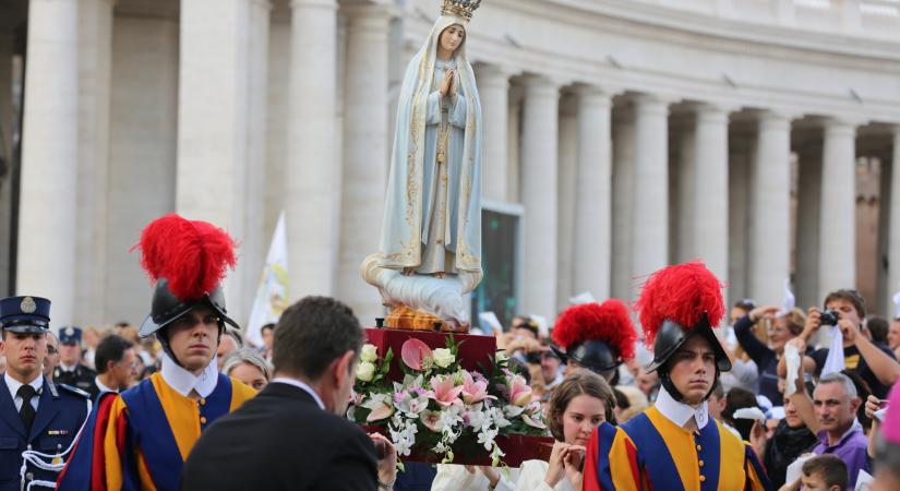 Rómába érkezik a Fatimai Szűzanya eredeti kegyszobra októberben