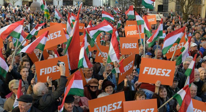 A Tisza és a Fidesz is erősödött