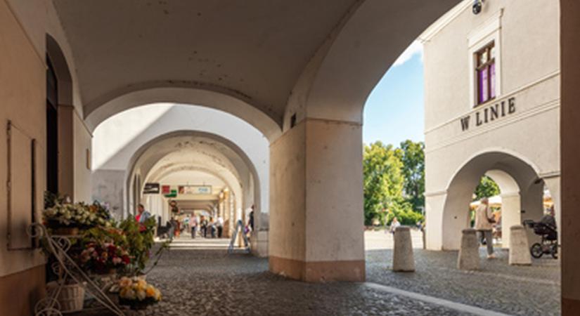 A városi tér dimenziói – hat árkádsor, hat történet