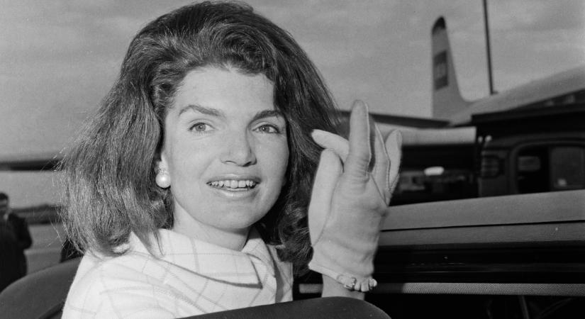 Jackie Kennedy időtálló stílusa máig inspiráló: nőies, színes szettjeit imádja a divat