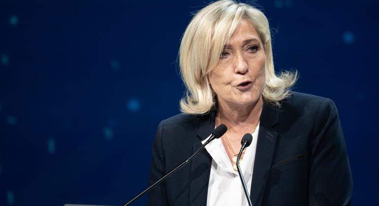 Marine Le Pen „Európa arculcsapásaként” ítélte meg a Trump–Zelenszkij összecsapást