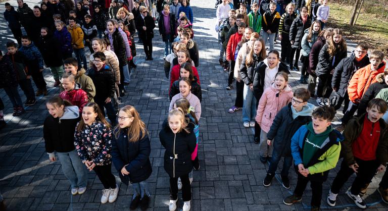 Kétszáz diák vonult ki a szünetben, felemelő volt látni, amit tettek