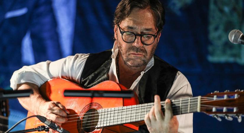 A világhírű gitáros, Al Di Meola személyesen kéri Orbán Viktort, hogy ne álljon be Donald Trump talpnyalói sorába