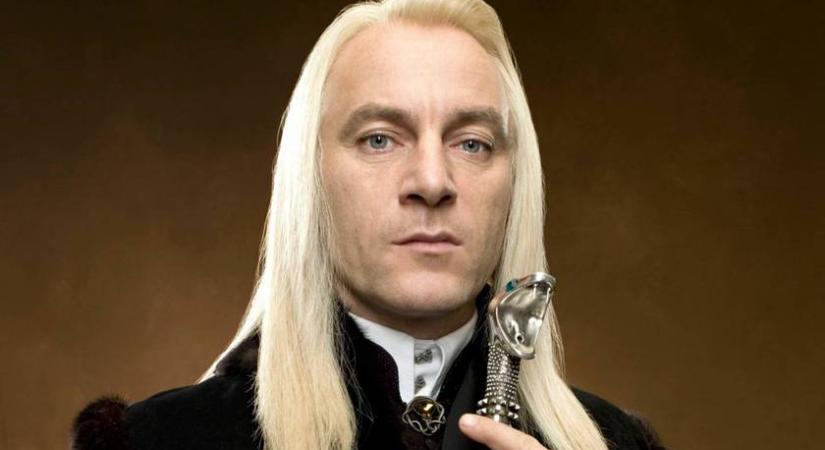 Ő volt a Harry Potterben Lucius Malfoy: a 61 éves színész ilyen sármos A Fehér Lótuszban