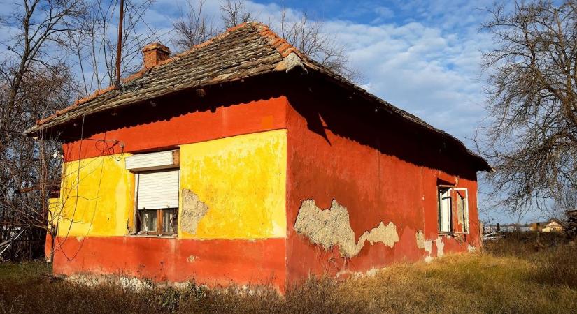 Szörnyű előjelek az alföldi házban: Eltűntek a lakók, a zárban hagyott kulcsot beszőtte a pók