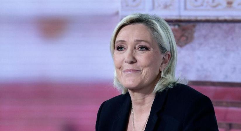 Marine Le Pen kiosztotta Ursula von der Leyent