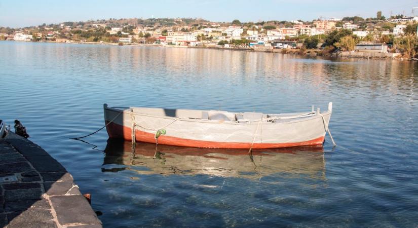 Ősi épület bukkant elő egy olaszországi tóból