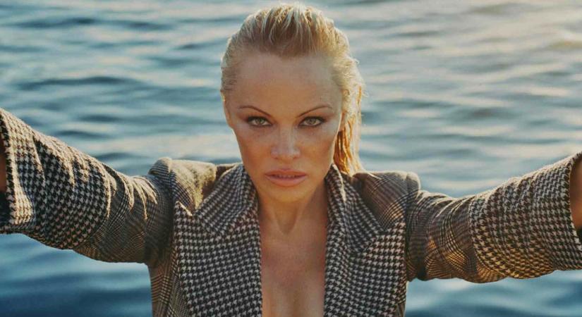 Így festett Pamela Anderson a beavatkozások előtt – Meg fogsz lepődni!