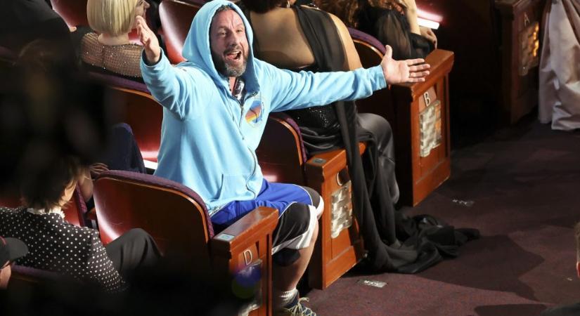 Adam Sandler kapucnis pulóverben tűnt fel az Oscaron