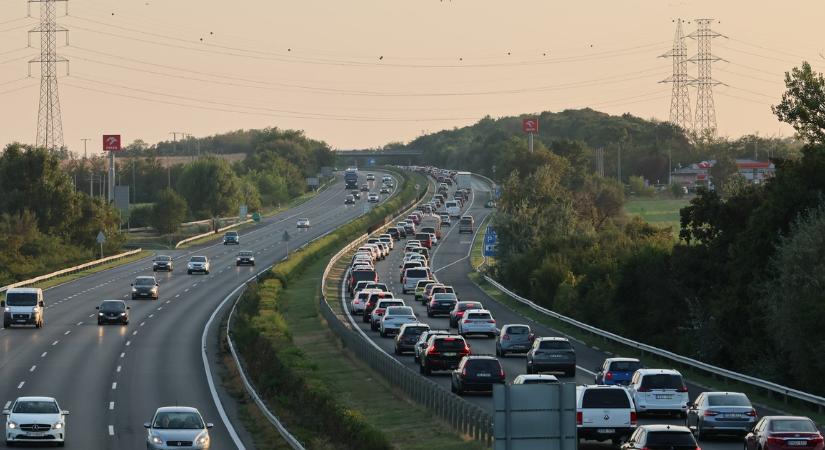 Balesetekkel indult a hét, több autópálya és főút is elesett