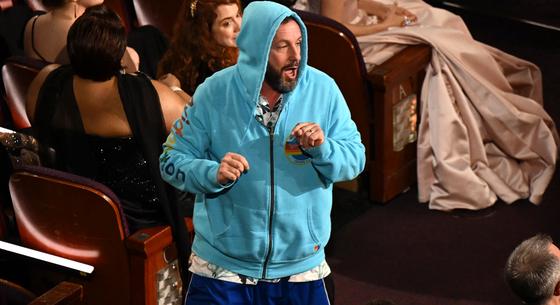 A legfurább Oscar-közjátékot a kapucnis pulcsiban megjelent Adam Sandler adta elő