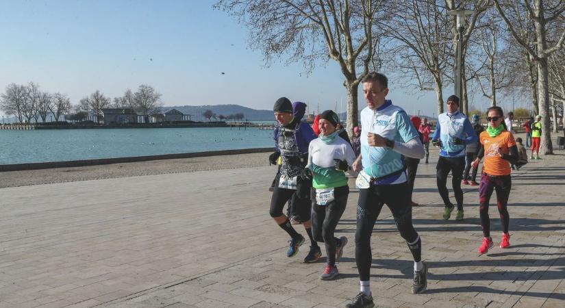 Fonyód sem marad ki a nagy rohanásból, kezdődik a Balaton Szupermaraton