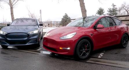 Tesla Model Y-t, vagy Ford Mustang Mach E-t érdemes-e venni az elektromos SUV-re vágyóknak?