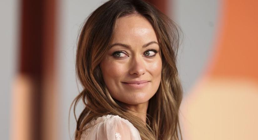 Fátyolszerű pongyolában lépett az Oscar-afterparti vörös szőnyegére Olivia Wilde