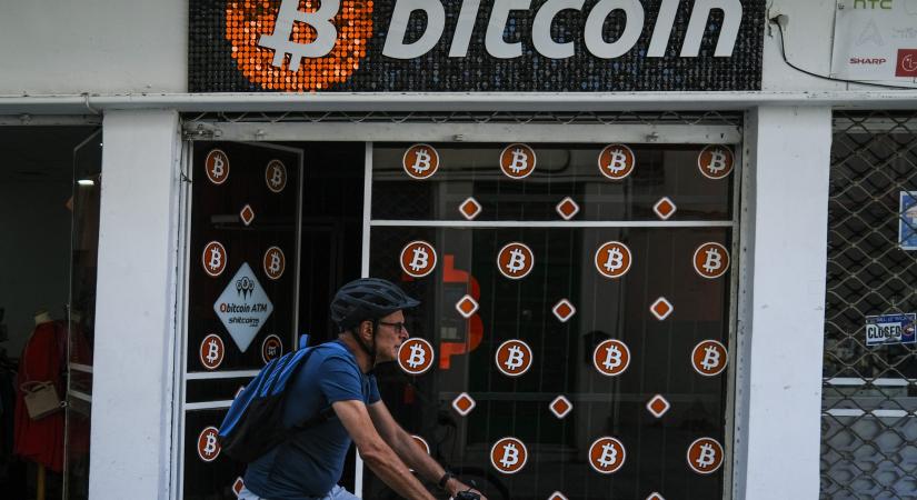 Mikor már úgy nézett ki, hogy megreccsen a bitcoin, Trump gyorsan megmentette