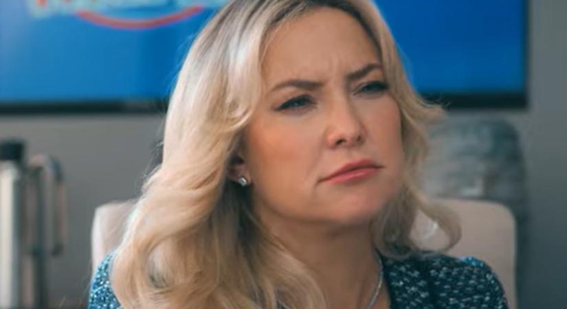 Kate Hudson alakítása ezúttal is tökéletes, mégha a karaktere szanaszét szedi, na meg a kritikusok