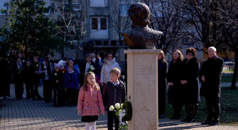 Arany Napok új köntösben – mesterséges intelligenciával írnak verseket a diákok – videóval